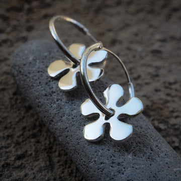 Flower power silver hoop earrings