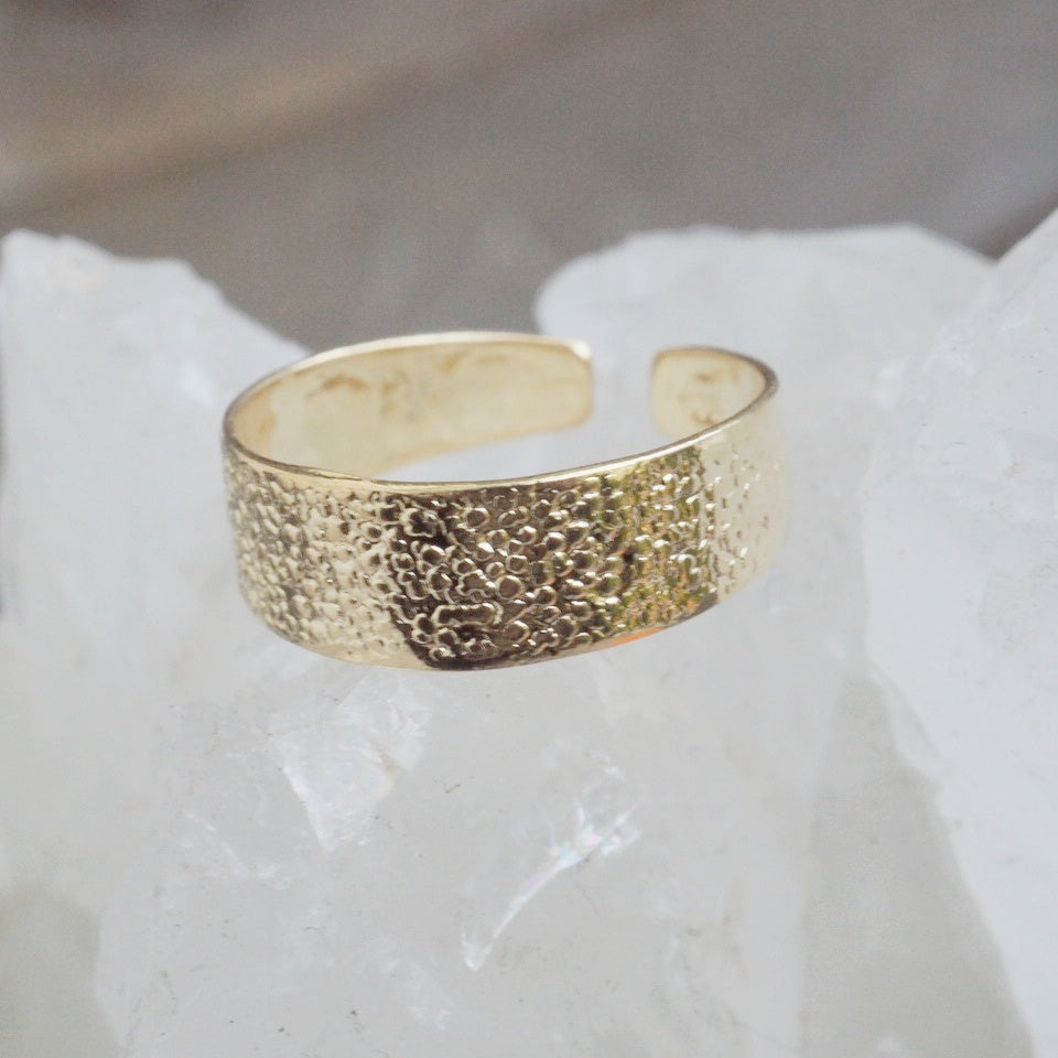 Golden Orbit gold midi adjustable rin