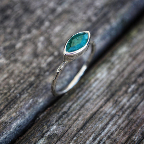 Oval gem stone silver delicate stacking ring-ring-Magnetica