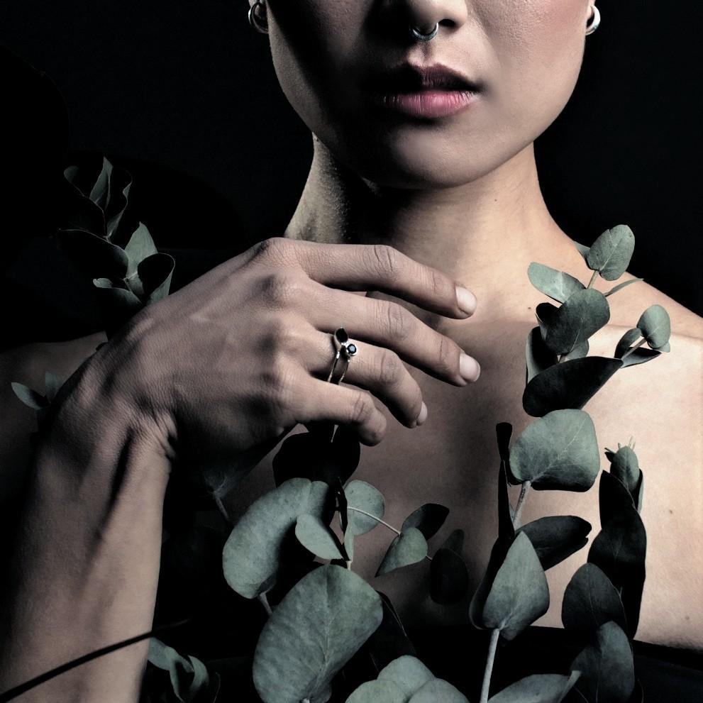 Oval gem stone silver delicate stacking ring-ring-Magnetica