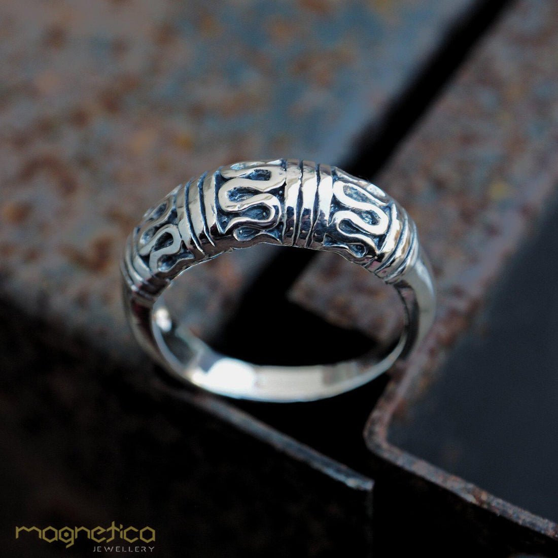 Vintage queen-A-sterling silver ring-ring-Magnetica