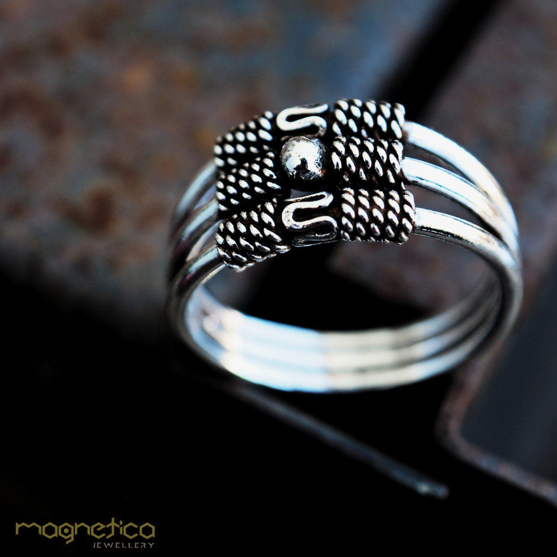 Vintage queen sterling silver ring-ring-Magnetica