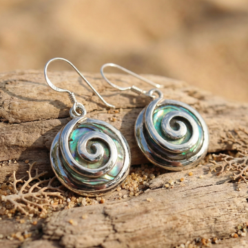 עגילי כסף תלויים ספירל עם צדף Selen  - Magnetica Jewelry