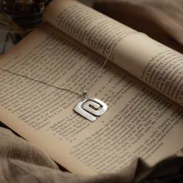 Whorl silver necklace