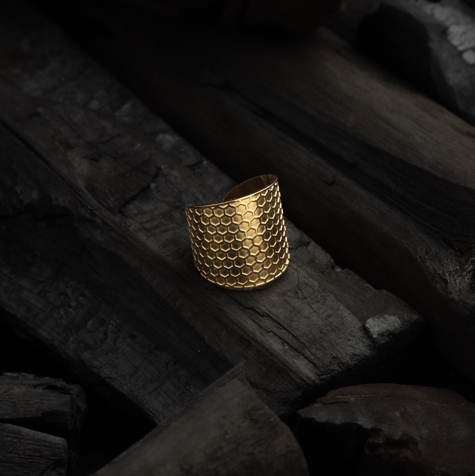 Hive gold ring - Magnetica