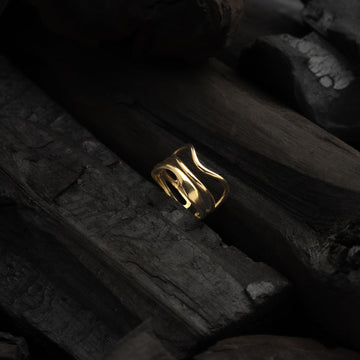 Rift gold ring
