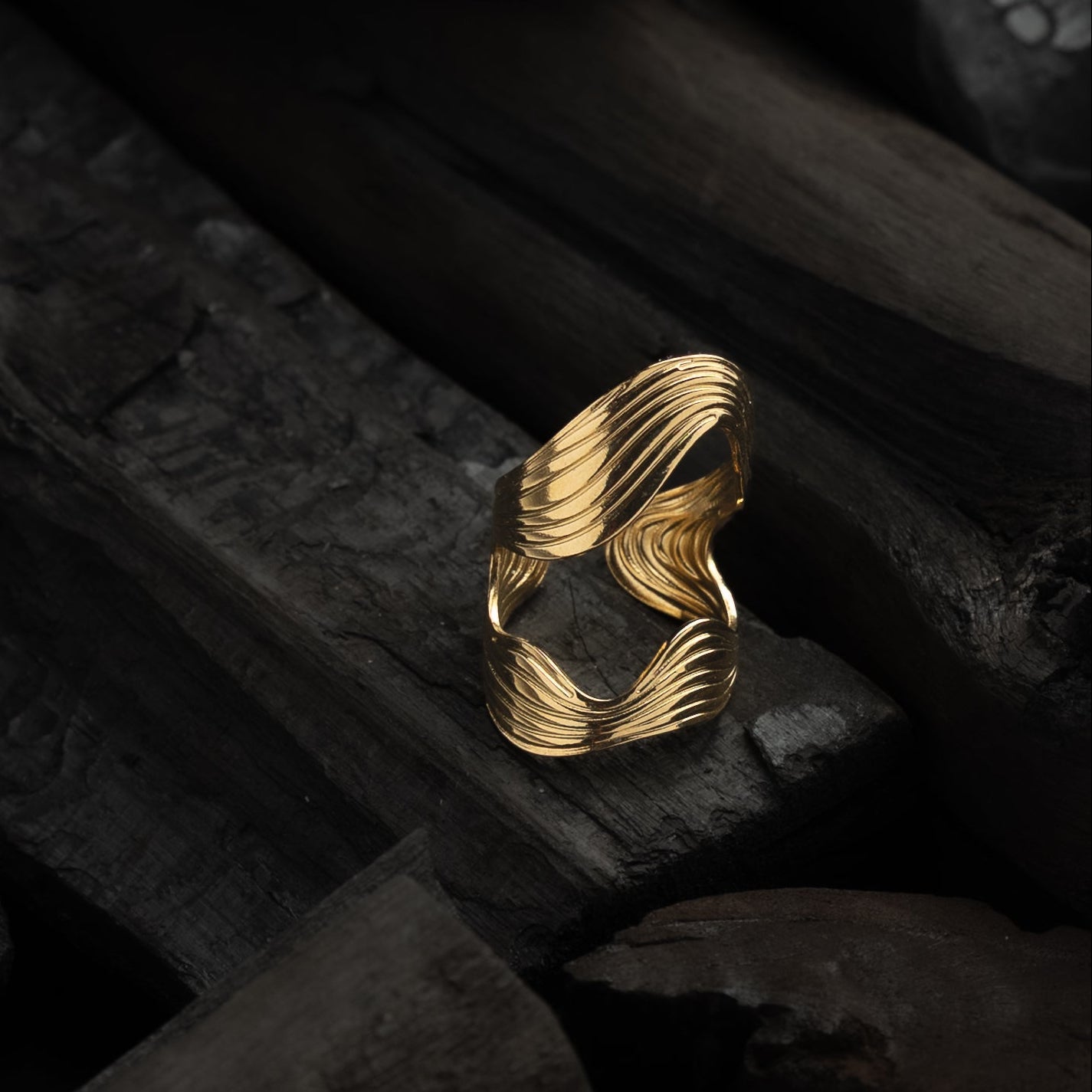 Flow gold ring - Magnetica