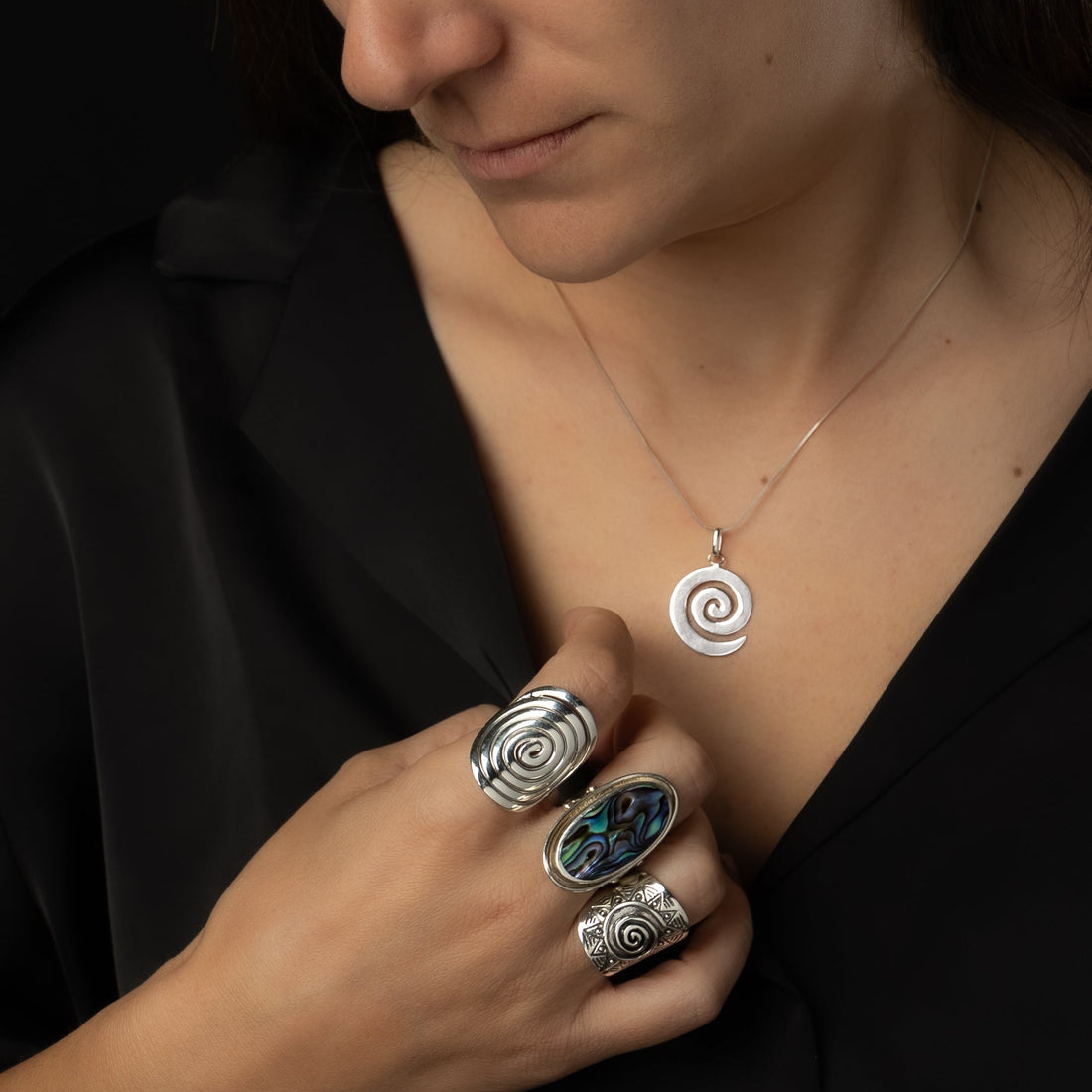 Inward silver necklace