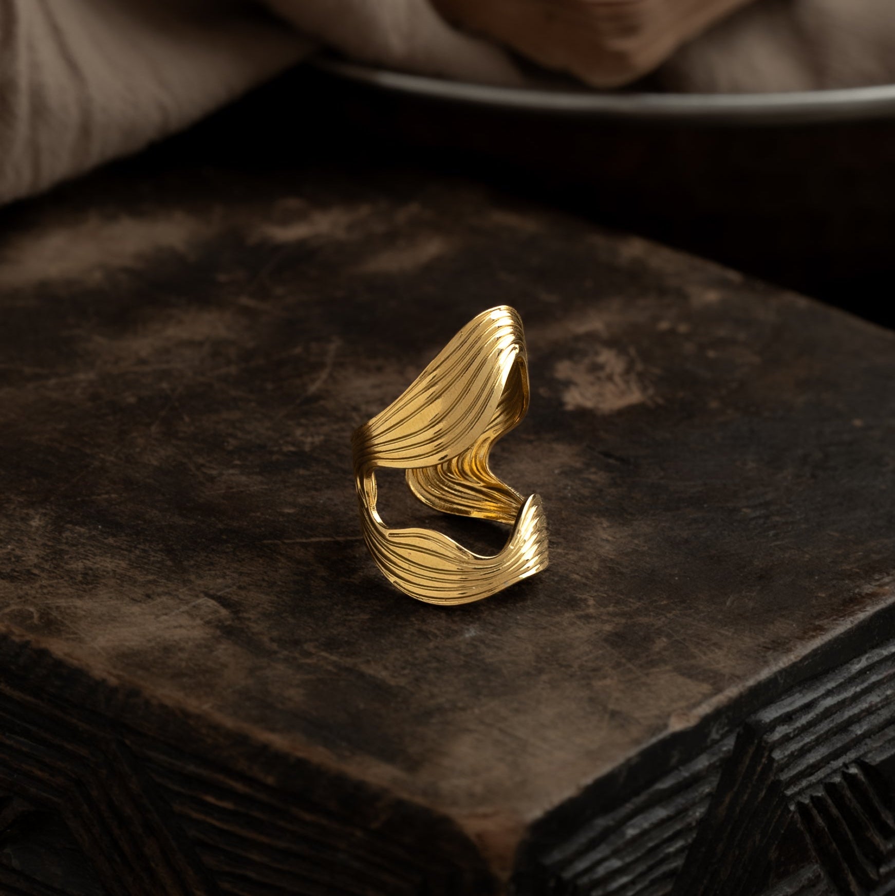 Flow gold ring - Magnetica