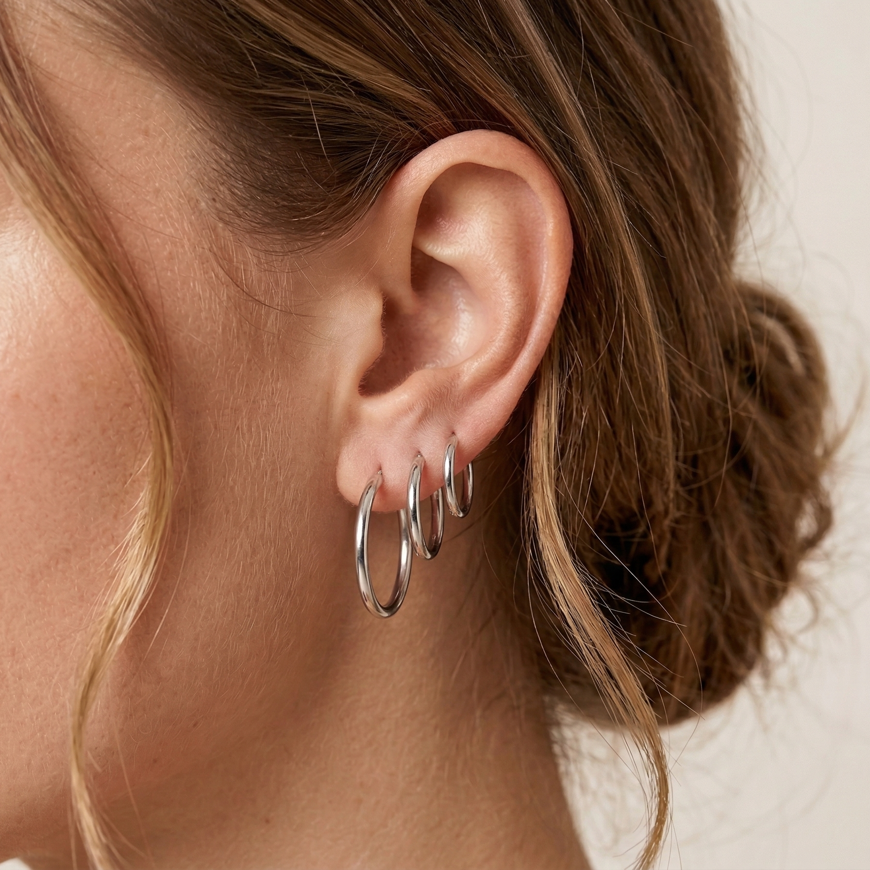 classic silver hoop earrings - Magnetica