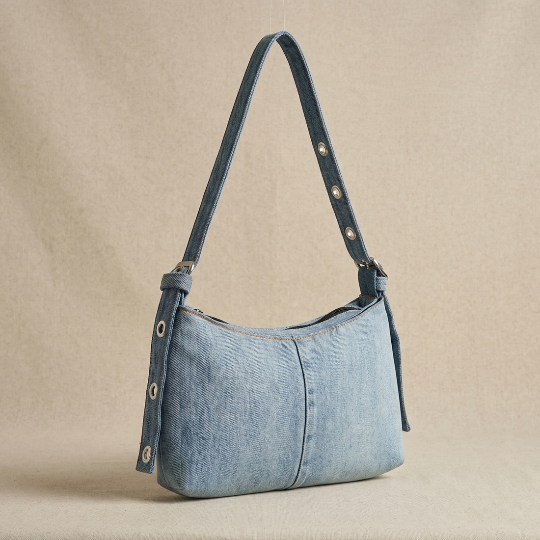 Upcycling תיק כתף ג'ינס בעיצוב