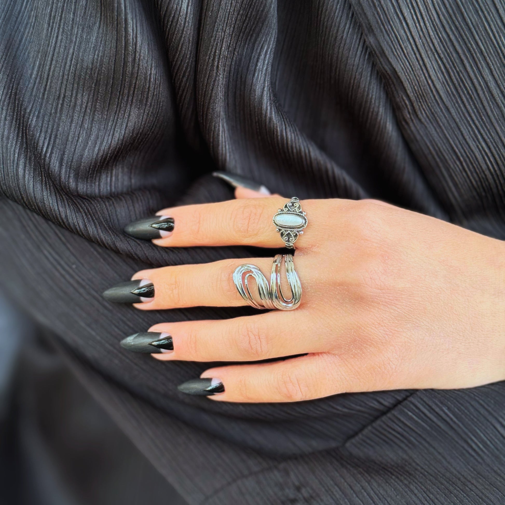 queen silver ring - Magnetica