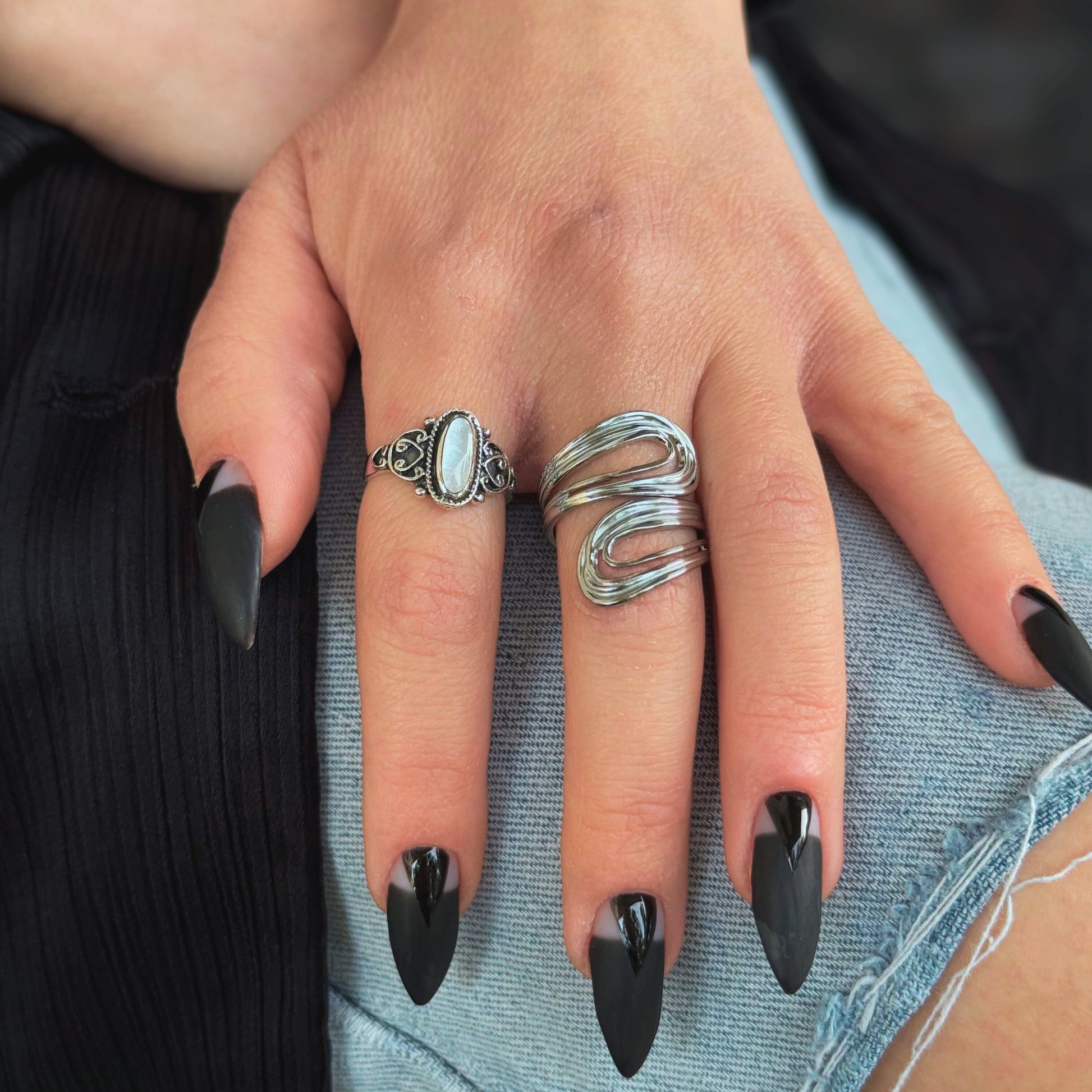 queen silver ring - Magnetica