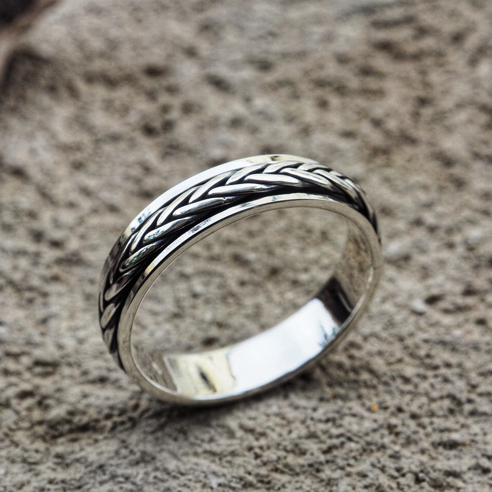 Dirfi spinning sterling silver ring