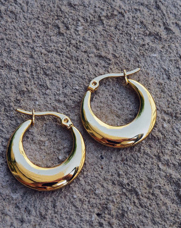 Zen gold hoop earring
