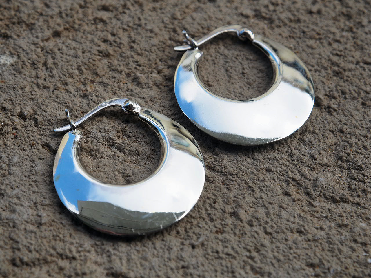 Luculia Silver hoop earrings