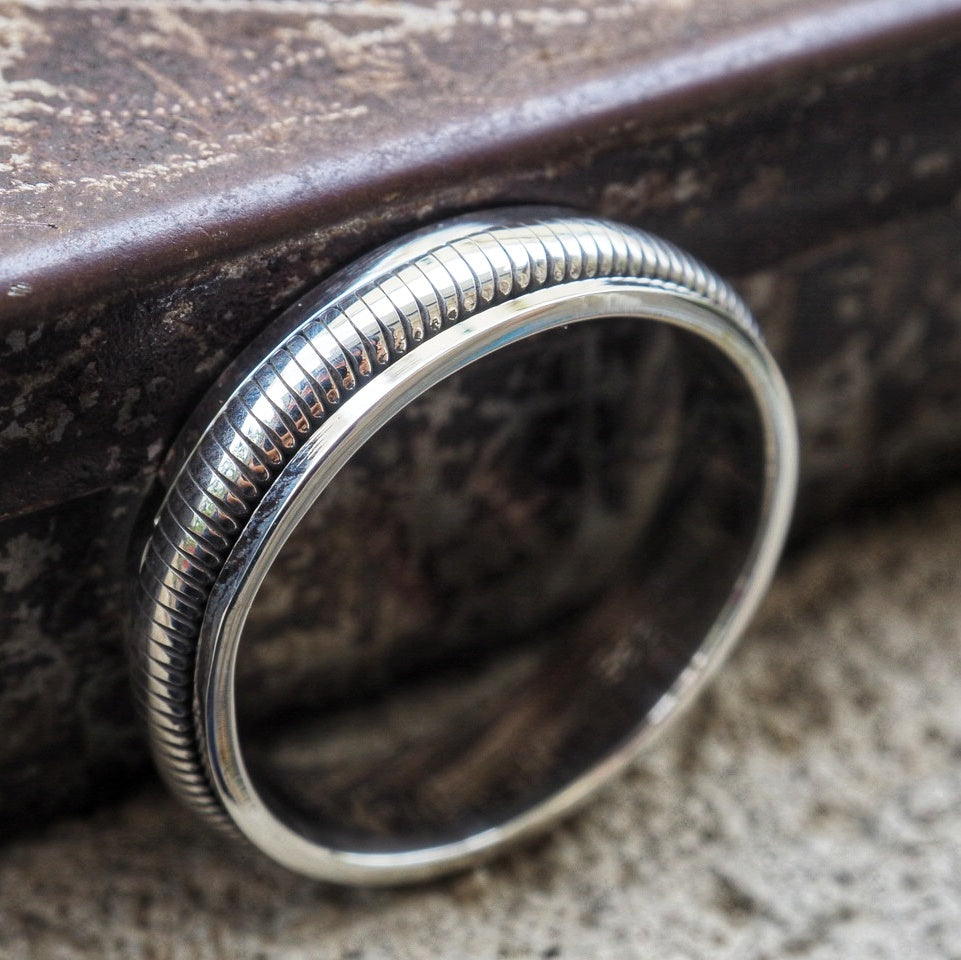 Zavítsa spinning sterling silver ring