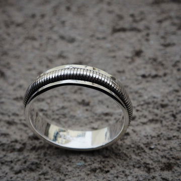 Zavítsa spinning sterling silver ring