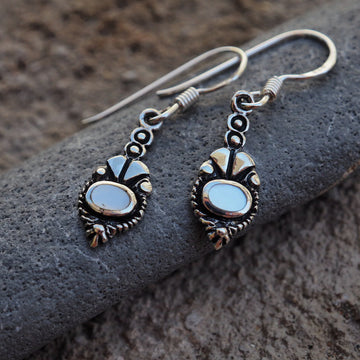 עגילי כסף פנינה – Pearl and Petal מבית Magnetica