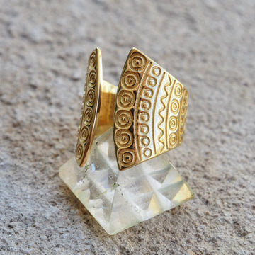 Desert queen adjustable brass ring - Magnetica