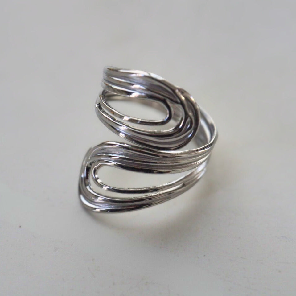 queen silver ring - Magnetica