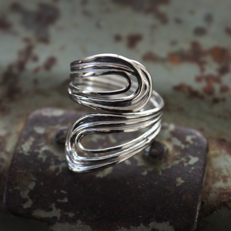 queen silver ring - Magnetica