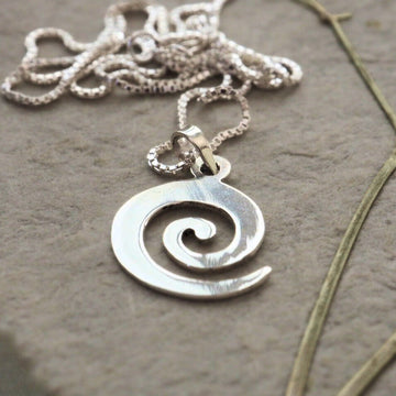 Inward small silver necklace