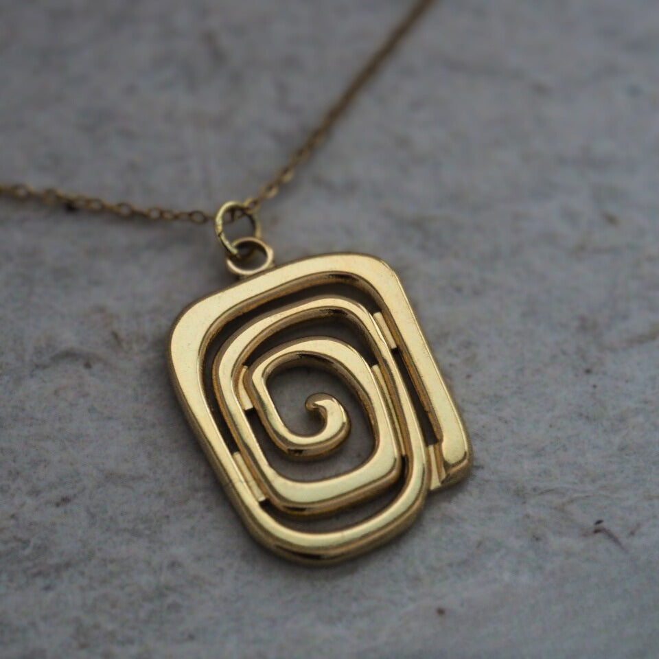 medallion gold necklace - Magnetica