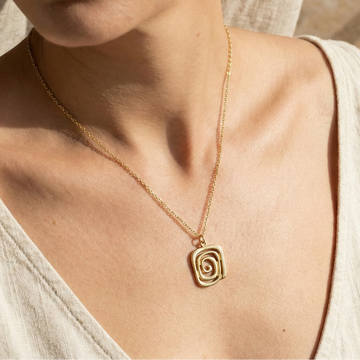 medallion gold necklace - Magnetica