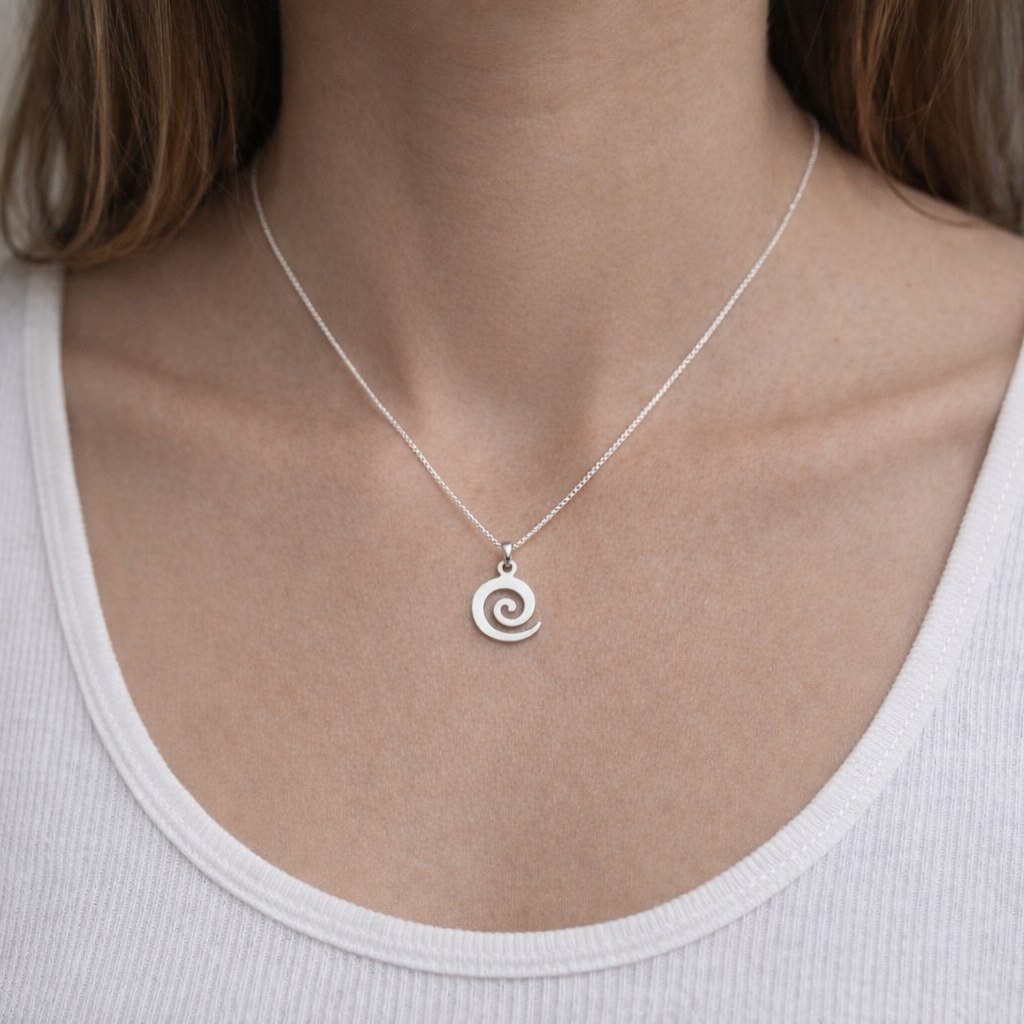 Inward small silver necklace