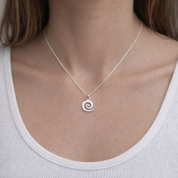 Inward small silver necklace