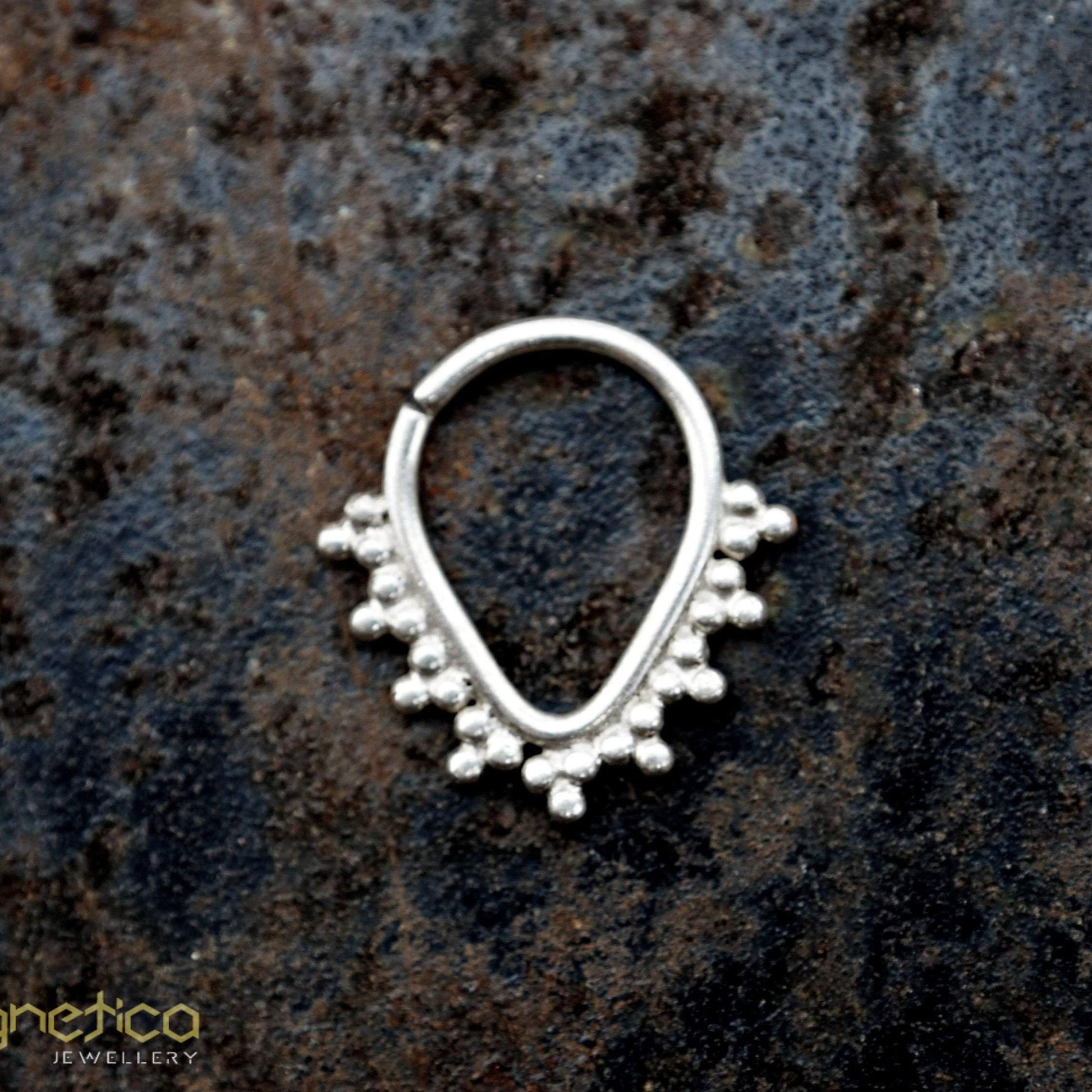 Dots triangle silver piercing ring-piercing-Magnetica