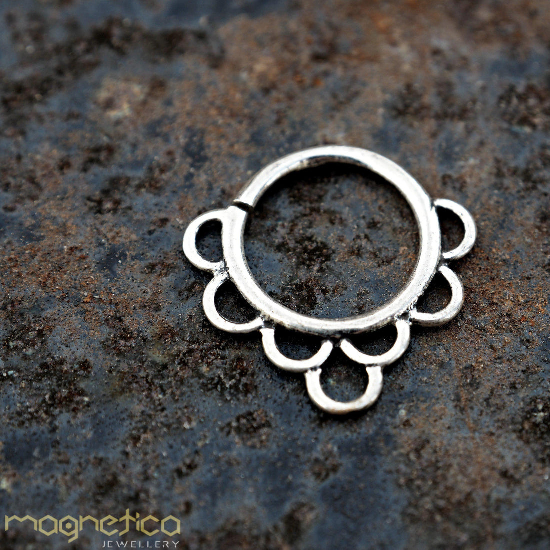 Minimal flower sterling silver&18.K Gold piercing Ring fits septum, Tragus, Helix nose ring.-piercing-Magnetica