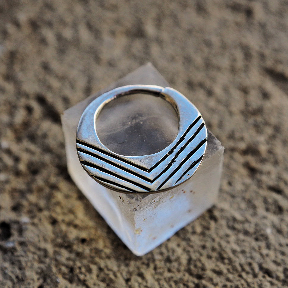 silver amazonas line piercing ring