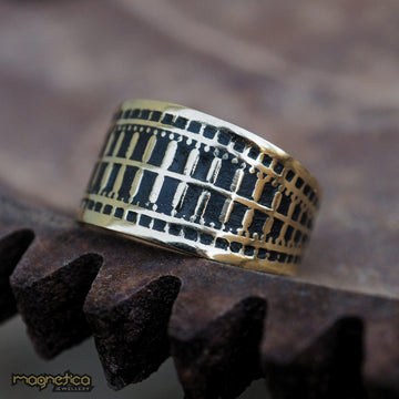 Oasis adjustable brass ring