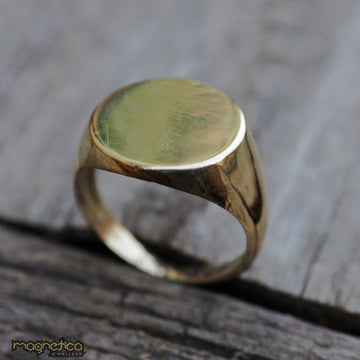 Signet round gold brass ring