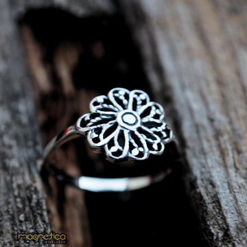 Flower dainty silver ring