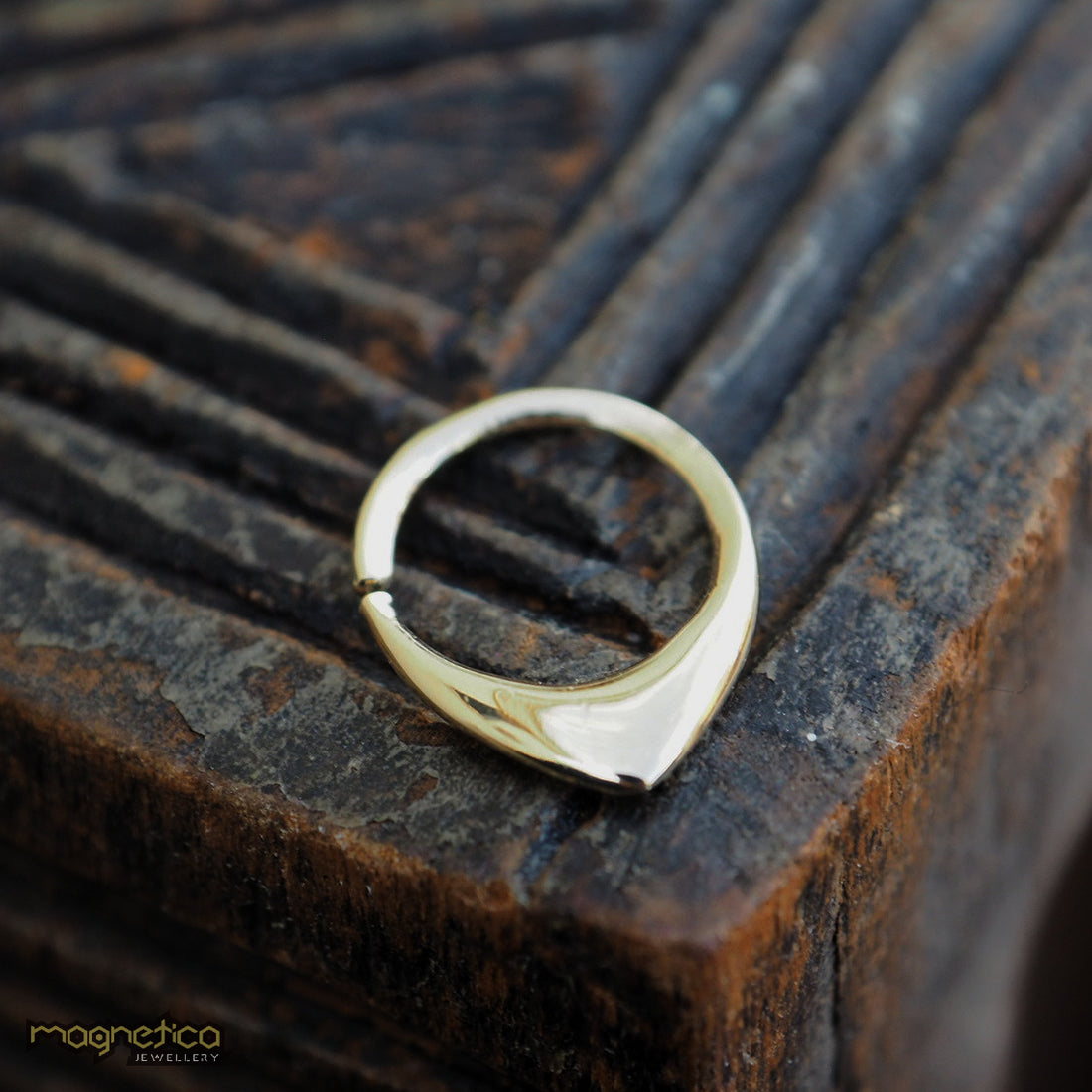 Gold pointy snug piercing Ring