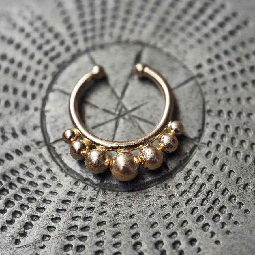 Gold balls fake piercing