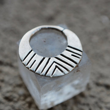 silver amazonas line piercing ring