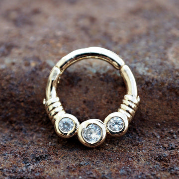 Gold piercing clicker Ring with 3 diamonds-piercing-Magnetica