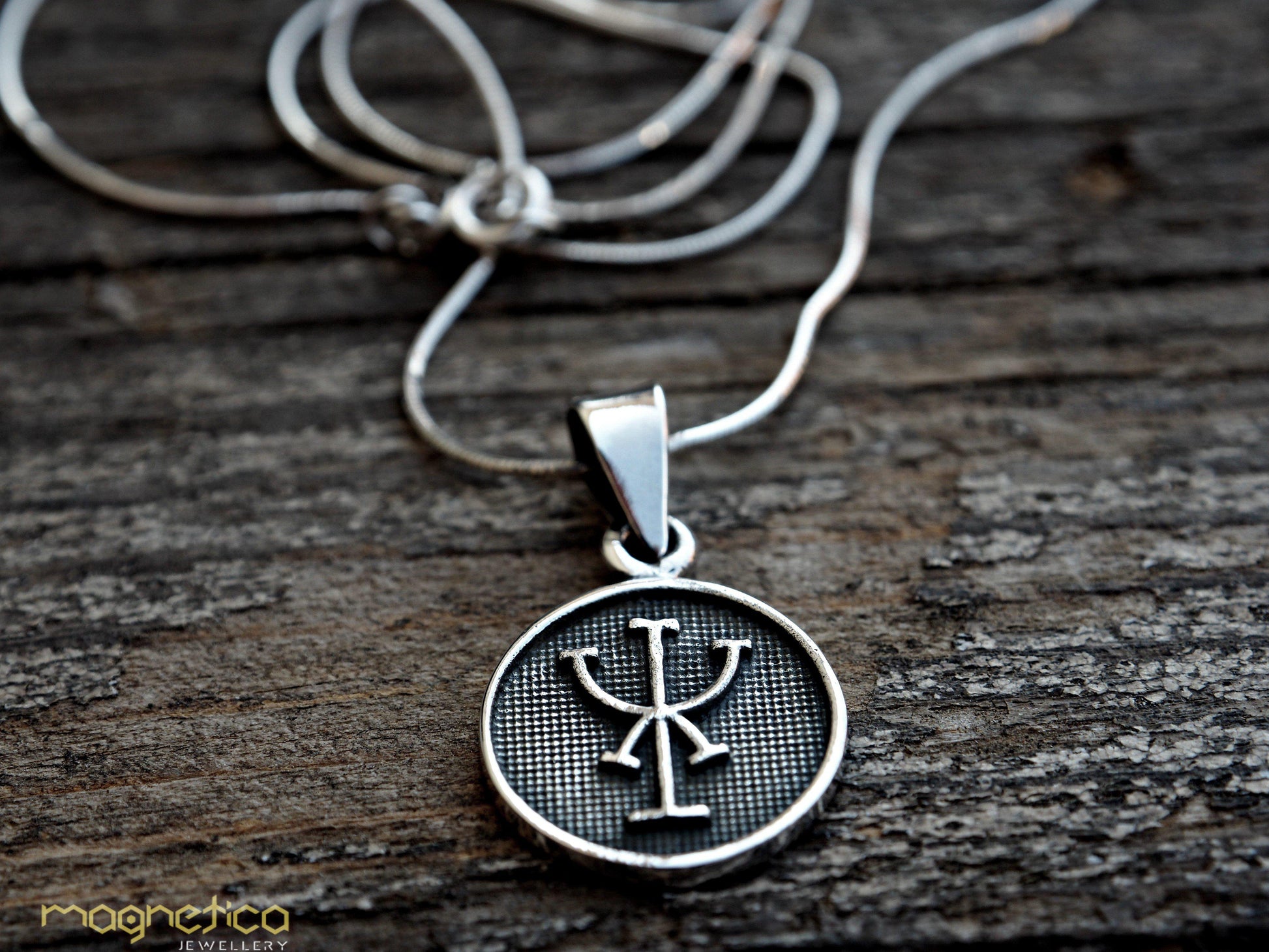 The success Rune symbol ⫚ silver necklace-necklace-Magnetica