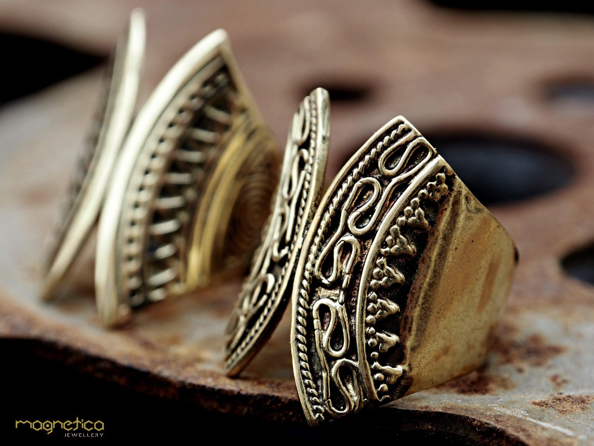 Tribal big gold brass ring-ring-Magnetica